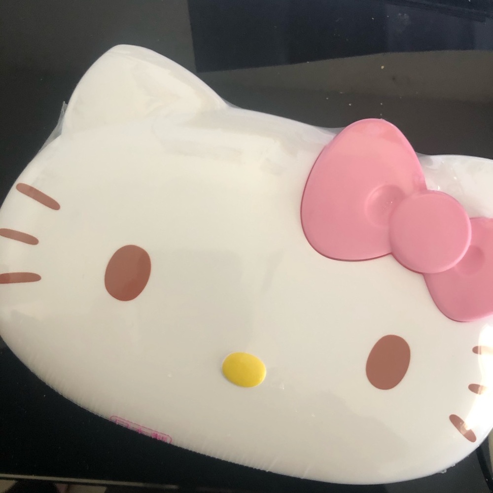 Hello Kitty wipes case and wipes